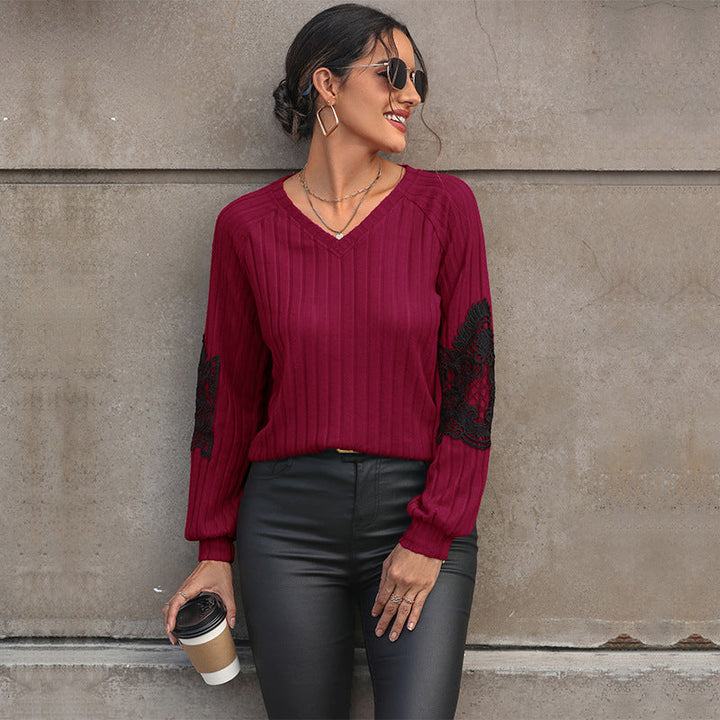 Damen Geripptes Longsleeve mit V‑Ausschnitt, Spitzen‑Einsätzen an den Ellbogen und Ballonärmeln Echoarchiv