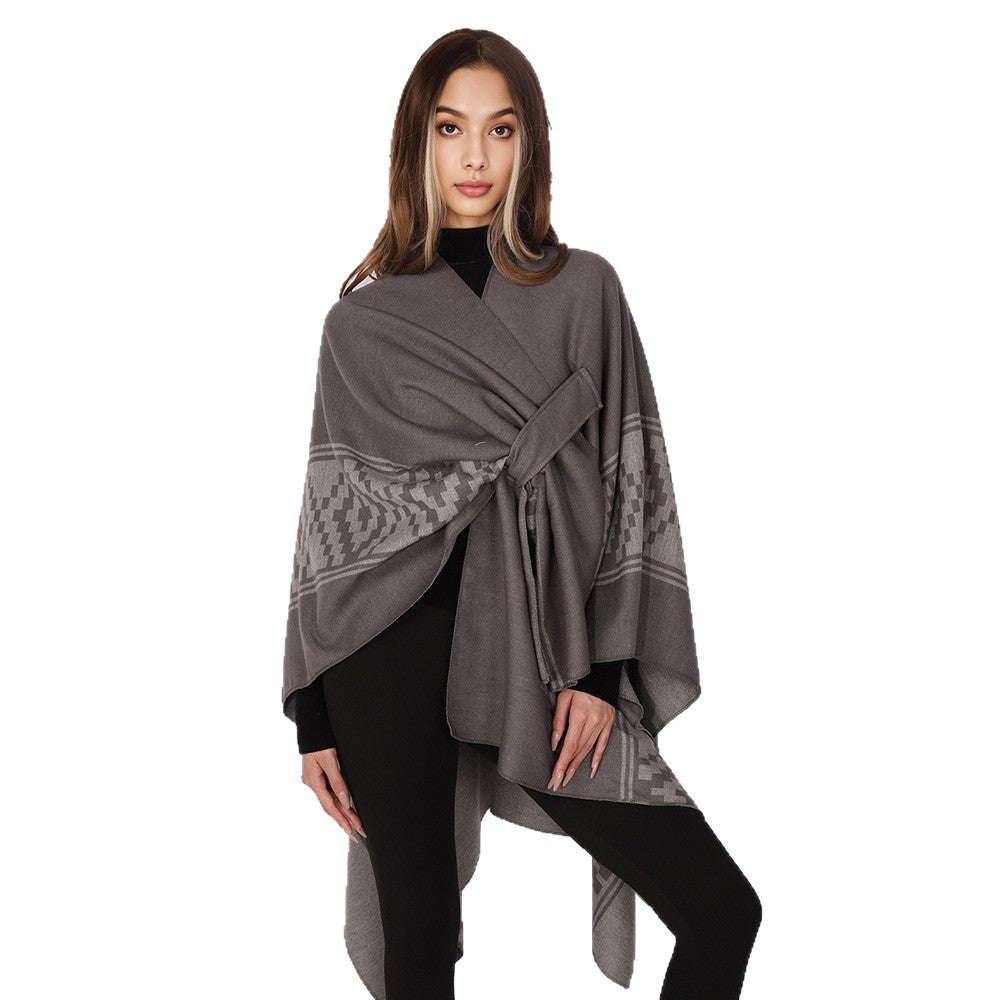 Damen Jacquard‑Ruana mit Bindegürtel und geometrischem Muster – Avérine