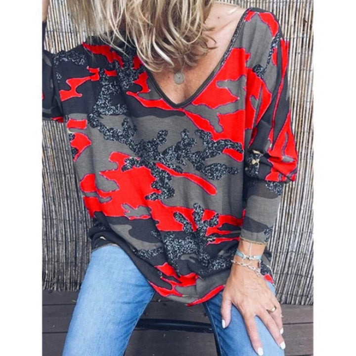 Damen Oversize V‑Ausschnitt Longshirt mit Camouflage‑Print und Glitzerbesatz – Avérine