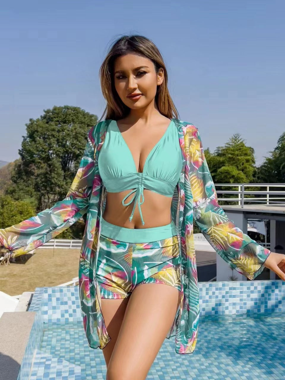 Damen Bikini-Set mit floralem Wickeloberteil und bequemen Shorts Echo Archiv