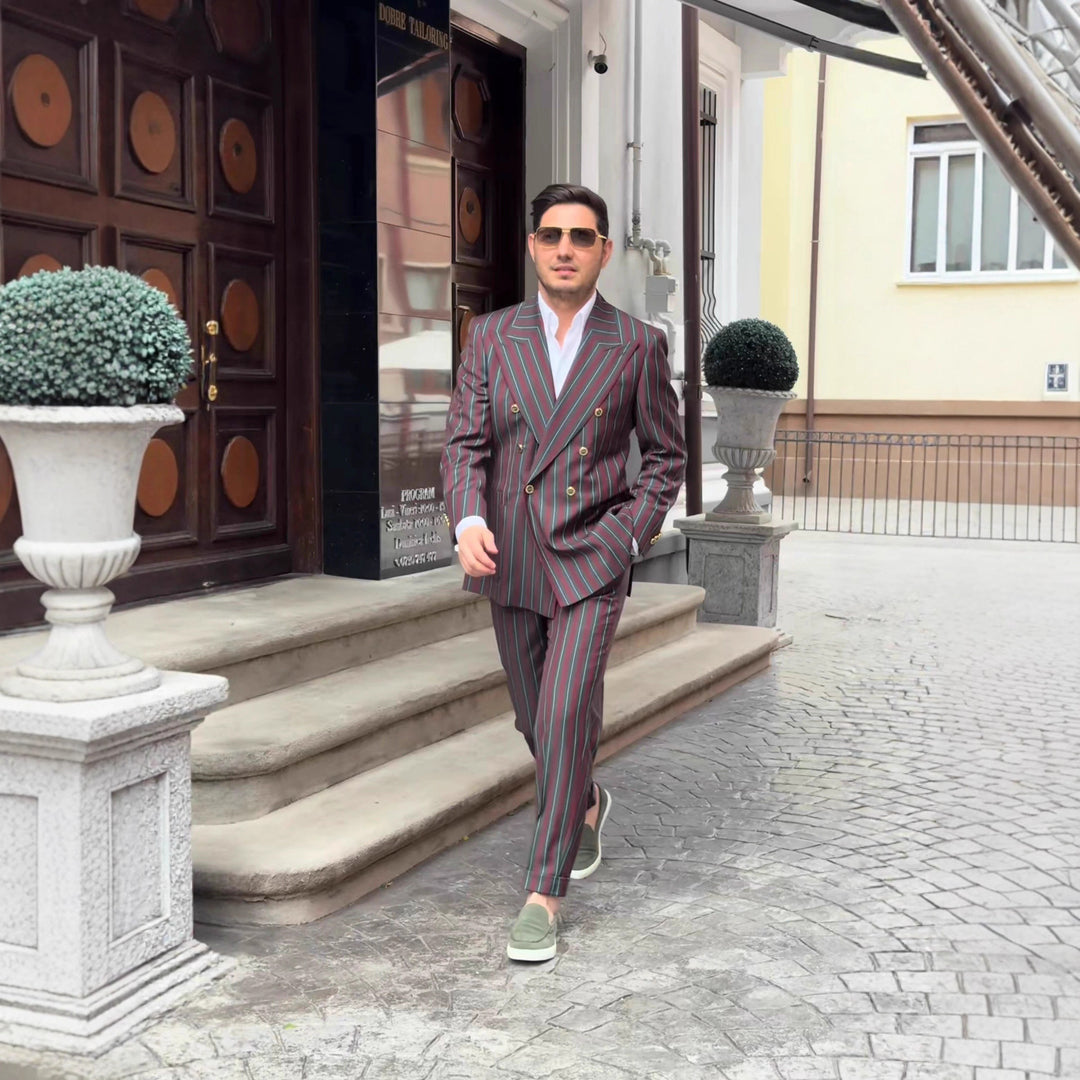 Herren elegante Anzug mit doppelter Knopfreihe und modischen Streifen Echoarchiv