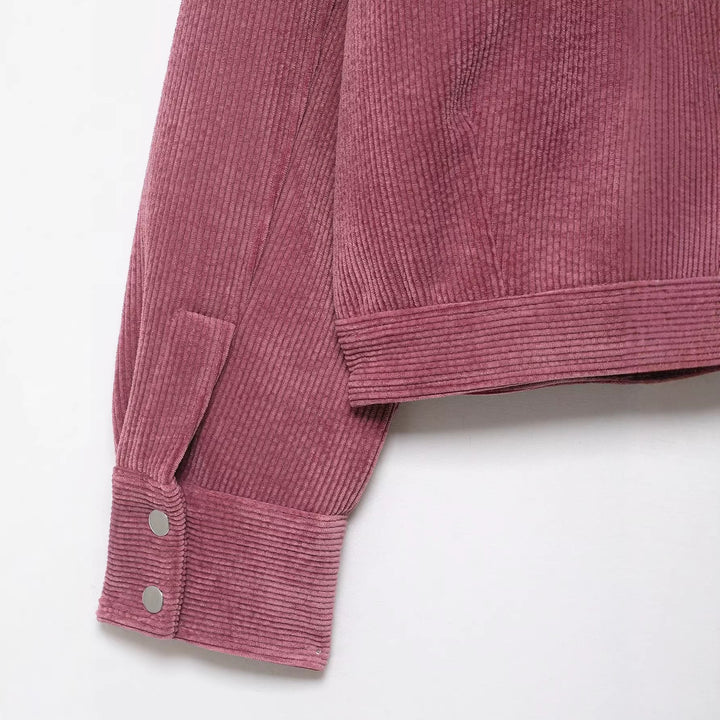 Damen Kurze Cord-Collegejacke mit Kunstlederkragen und aufgesetzten Pattentaschen Echoarchiv