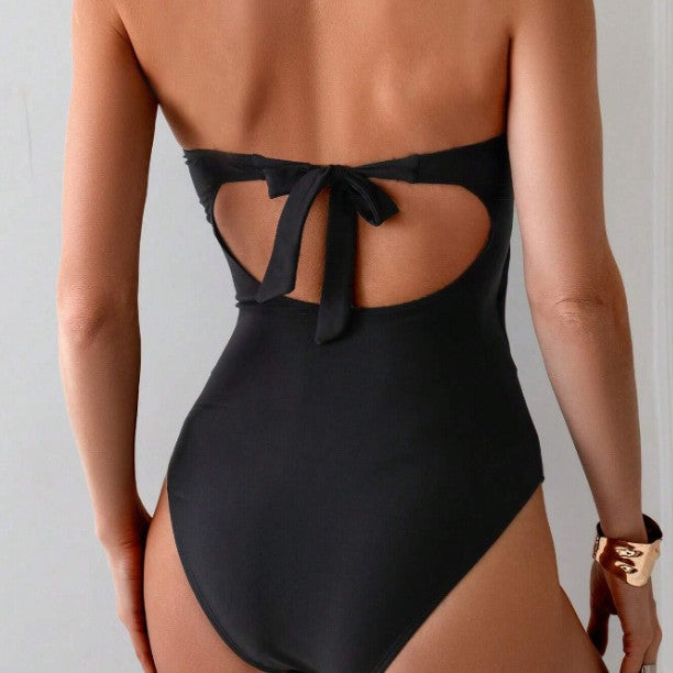 Damen Bandeau Badeanzug mit cut-out und dekorativem Schmuckelement Echo Archiv