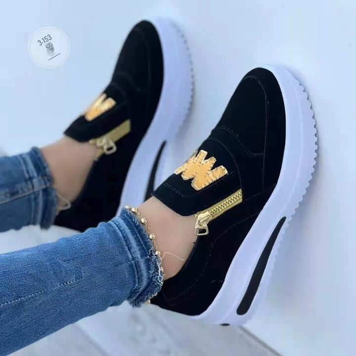 Damen  Slip-On Keilsneaker mit dekorativem Reißverschluss, gepolstertem Memory-Fußbett und profilierter Plateausohle Echo Archiv