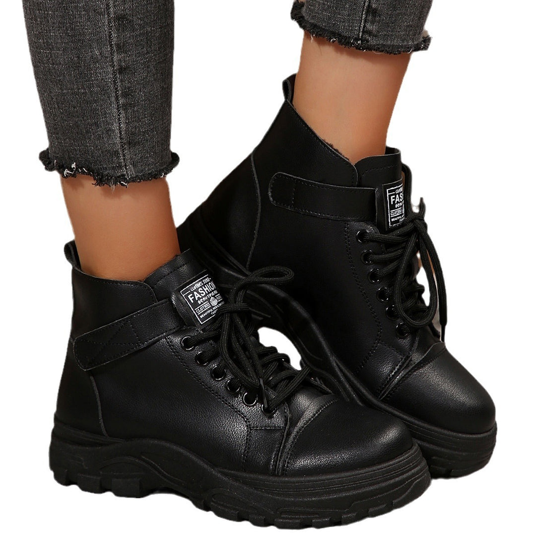 Damen Plateau-Ankleboots mit Klettverschluss, robuster Lug-Sohle und gepolstertem Schaft – Varelle
