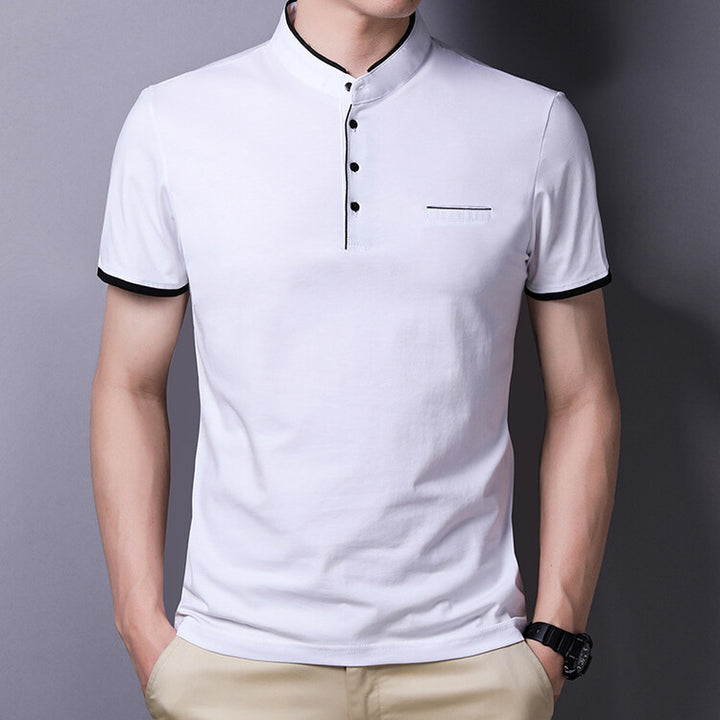 Herren Poloshirt mit modernem Stehkragen und feinen Kontrastdetails Echoarchiv
