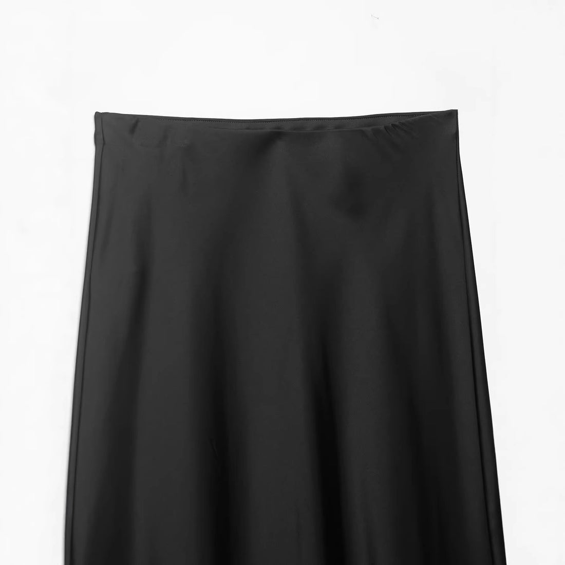 Damen Langer Satinrock mit feiner Spitze am Saum und leichter A-Linien-Silhouette Echoarchiv