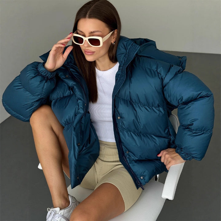 Damen Kurz-Pufferjacke mit Thermofüllung, Oversize-Kapuze & verdecktem Zweiwege-Reißverschluss Echoarchiv
