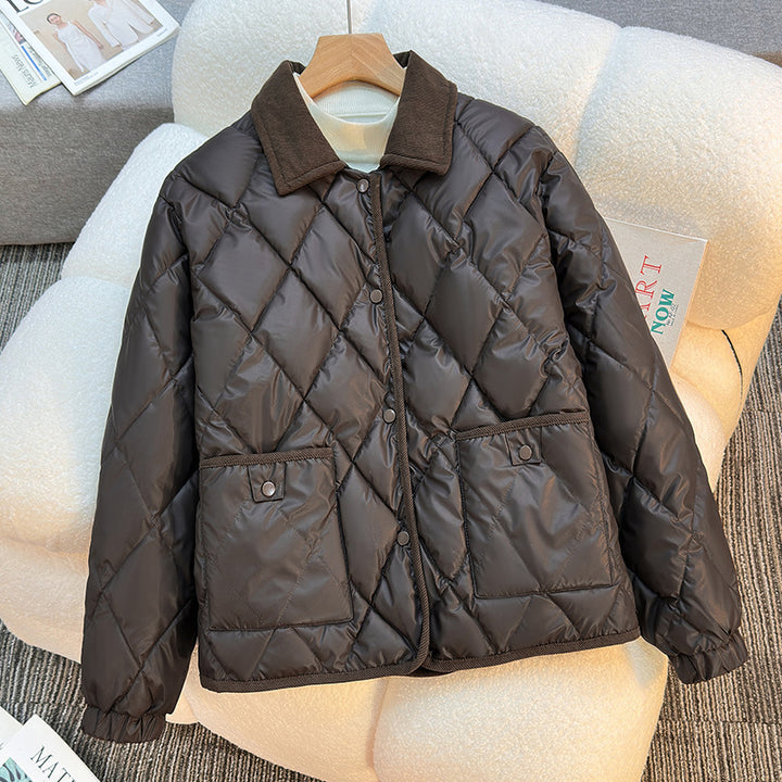Damen Kurz geschnittene gesteppte Jacke mit Diamantsteppung, Cordkragen und Pattentaschen Echo Archiv