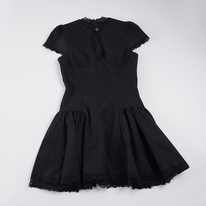 Damen verspieltes Puffärmel-Kleid mit Spitzenbesatz Echo Archiv