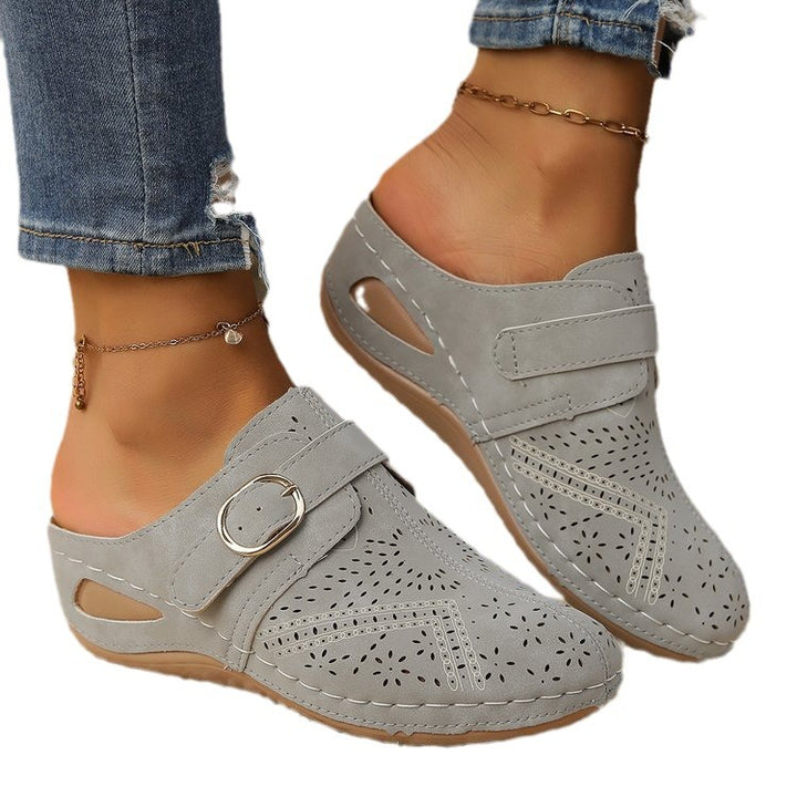 Damen Atmungsaktive Lederimitat-Mules mit ergonomischem Komfortfußbett und Zierschnitt – Avérine