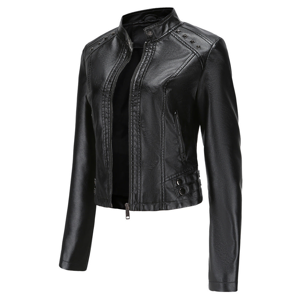 Damen nan kurze taillierte Kunstlederjacke mit Nietenbesatz und Stehkragen Echo Archiv