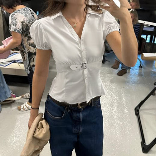 Damenbluse mit tailliertem Schnitt und eleganter Gürtelakzent Echo Archiv