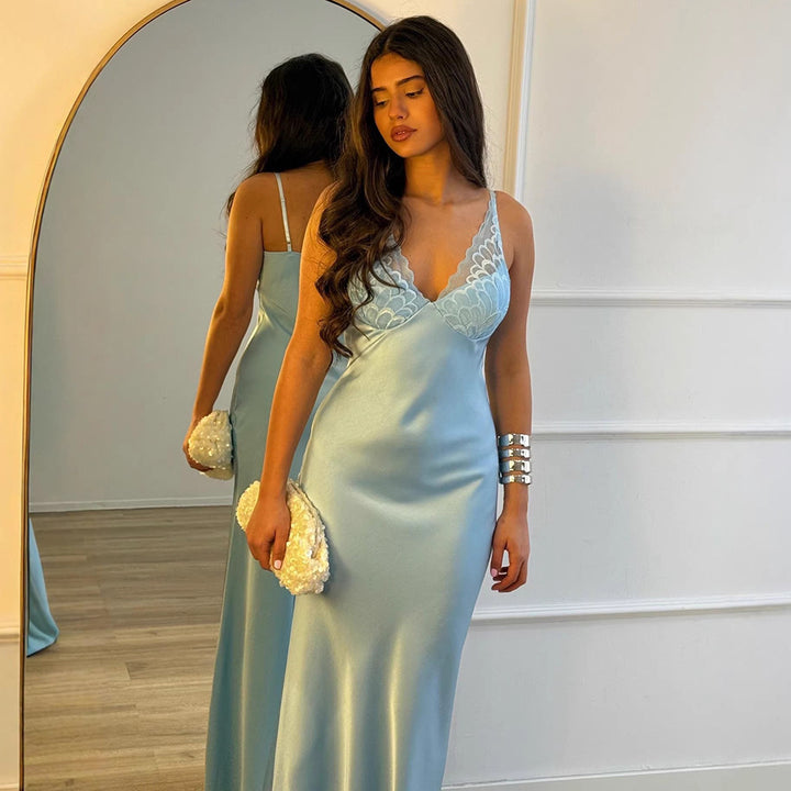 Damen Elegantes Seiden-Maxikleid mit Spitzenverzierung Echo Archiv