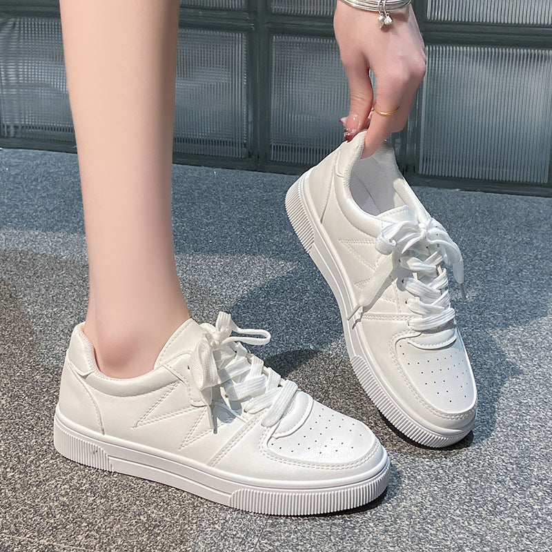 Damen Niedrige Plateausneaker mit gepolstertem Schaft und klassischer Schnürung – Névara