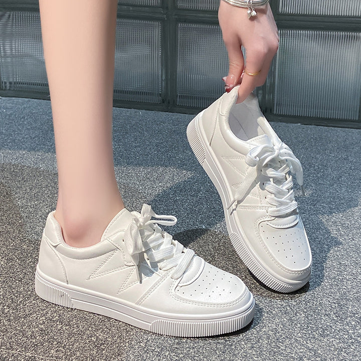 Damen Niedrige Plateausneaker mit gepolstertem Schaft und klassischer Schnürung – Névara