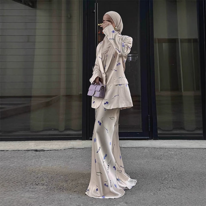Damen Zweiteiliger Satin-Anzug mit geblümtem Maxirock und oversized Blazer Echoarchiv