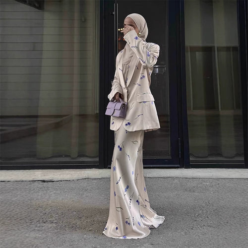 Damen Zweiteiliger Satin-Anzug mit geblümtem Maxirock und oversized Blazer Echoarchiv