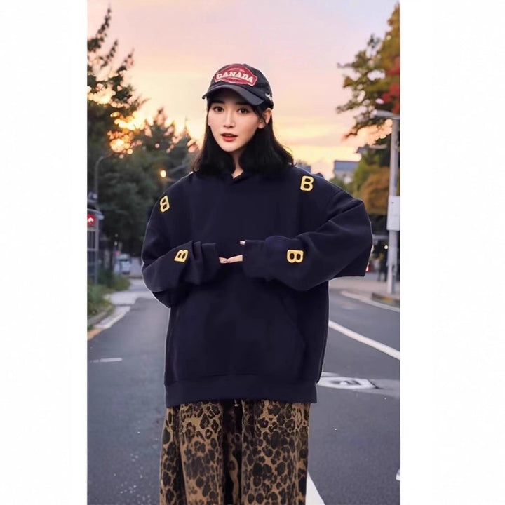 Unisex Urbaner Kapuzenpullover mit großem Druck Echoarchiv