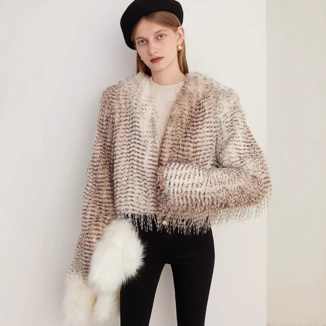 Damen Kurzer Plüsch‑Bolero mit gestreifter Federnoptik und kastiger Silhouette Echo Archiv
