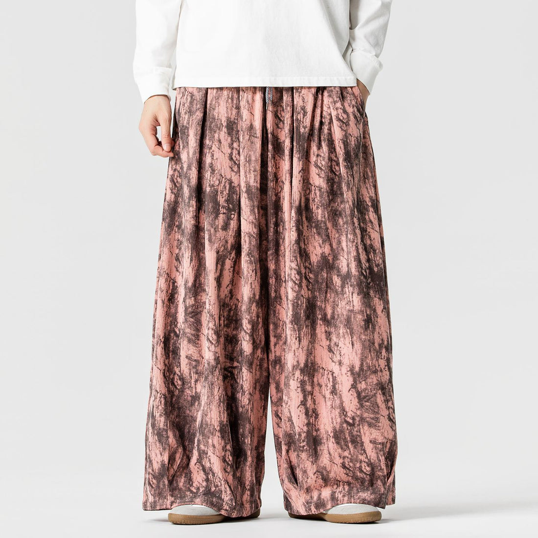 Herren Weite Cord-Loungehose mit Kellerfalten, elastischem Bund und Ballonbeinschnitt Echo Archiv