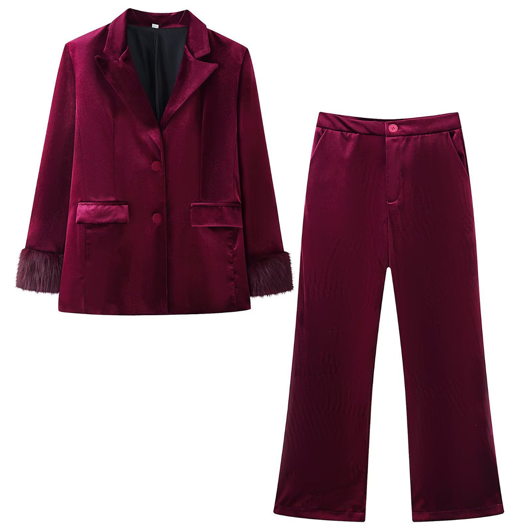 Damen Taillierter Samt-Blazer mit Kunstfellmanschetten und Pattentaschen Echo Archiv