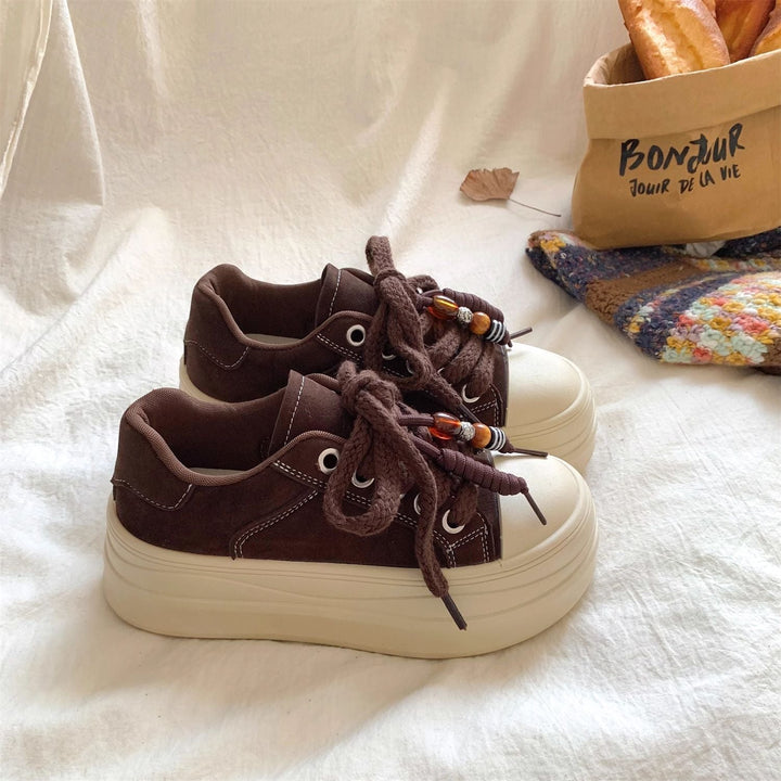 Damen Chunky Plateau-Sneaker mit dekorativen Schnürdetails Echo Archiv