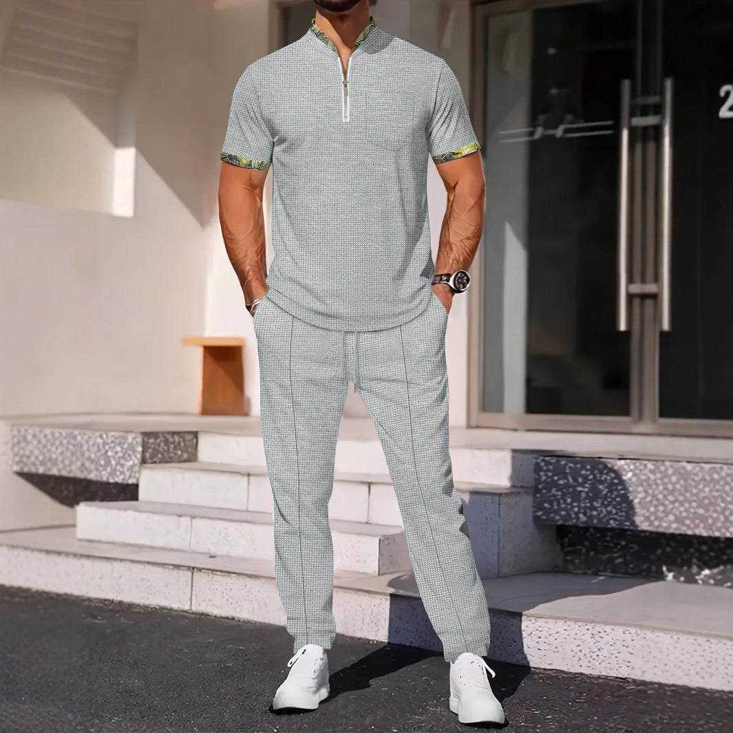 Herren lässiges Outfit mit modernem Stehkragen und elastischer Hose Echoarchiv