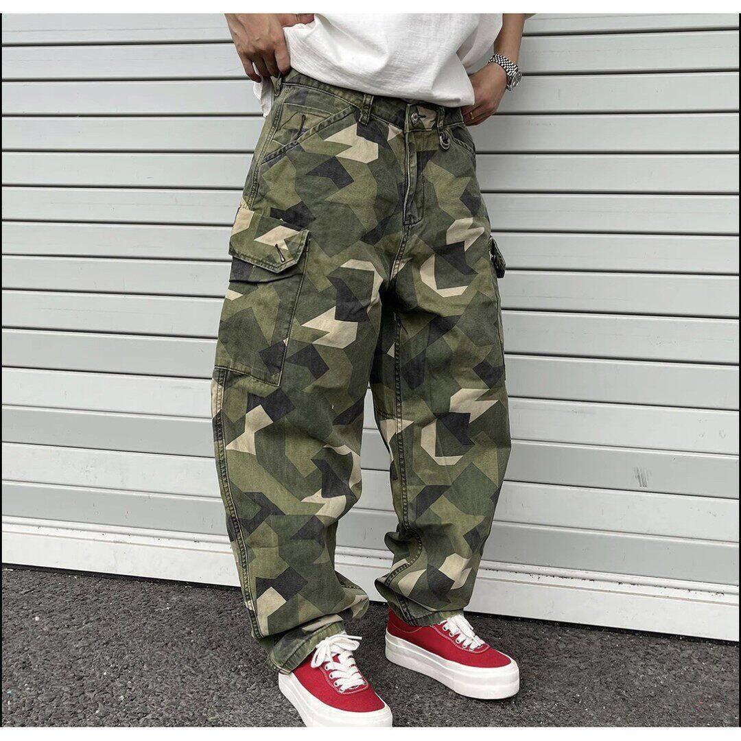 Herren Cargohose mit modernem Camouflage-Muster Echoarchiv