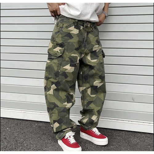 Herren Cargohose mit modernem Camouflage-Muster Echoarchiv