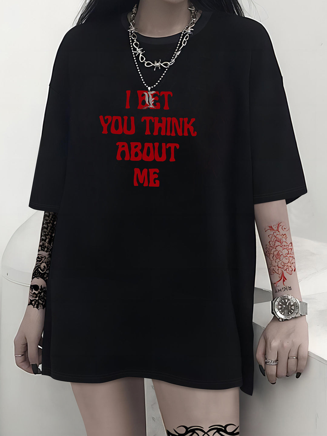 Damen T-Shirt mit kreativem Katzenmotiv und verspielter Schleife Echo Archiv