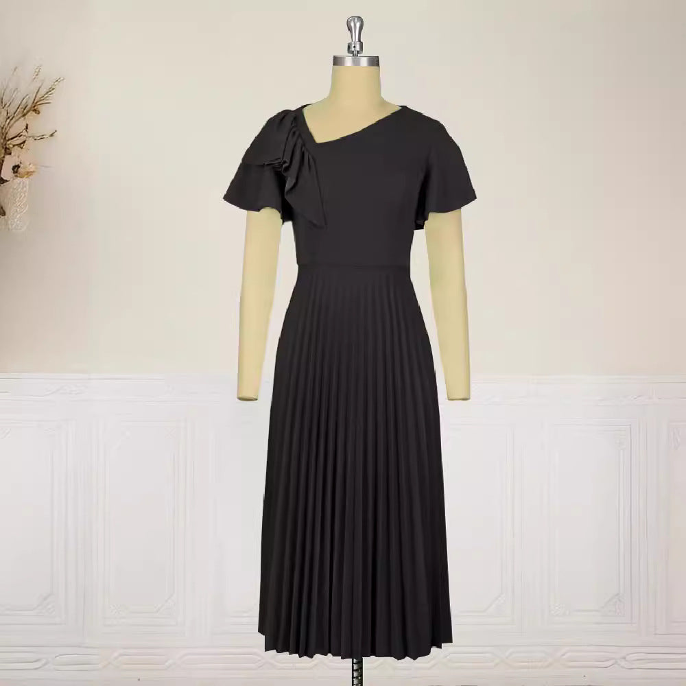 Damen elegantes Plisseekleid mit asymmetrischem Rüschen-Detail Echo Archiv