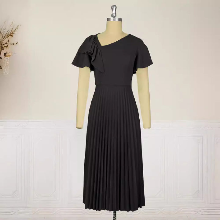 Damen elegantes Plisseekleid mit asymmetrischem Rüschen-Detail Echo Archiv