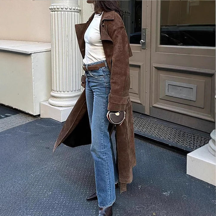 Damen Langer Doppelreihiger Trenchcoat aus Veloursleder-Optik mit Taillengürtel Echo Archiv