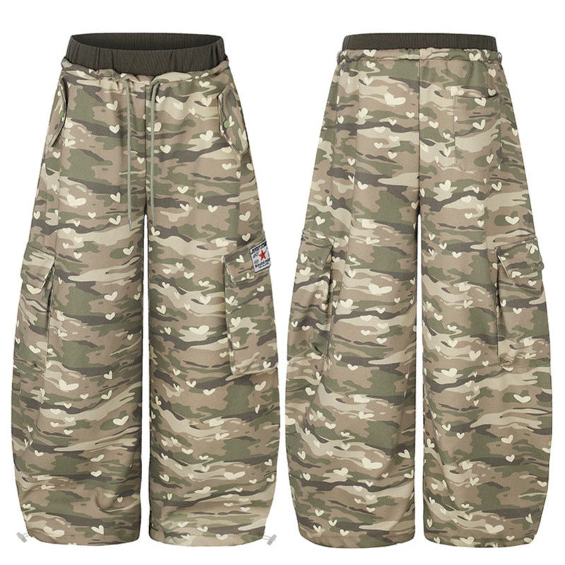 Damen Weite Cargo-Hose mit Herzen-Camouflage, Tunnelzugbund und großzügigen Taschen Echoarchiv