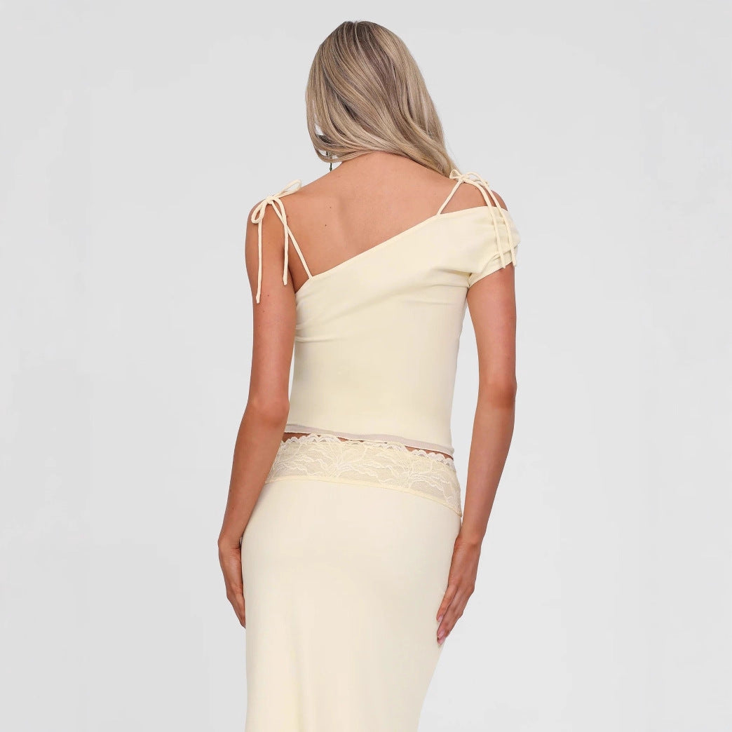 Damen Elegantes Blumenkleid mit fließendem Stoff und feinen Trägern Echo Archiv