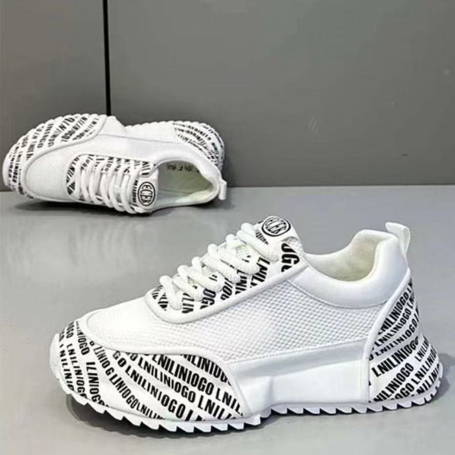 Damen Sportliche Sneakers mit markantem Schriftzug Echo Archiv