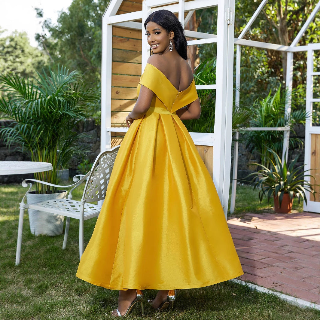 Damen Abendkleid mit schulterfreien Ärmeln und schmeichelndem Schnitt Echo Archiv