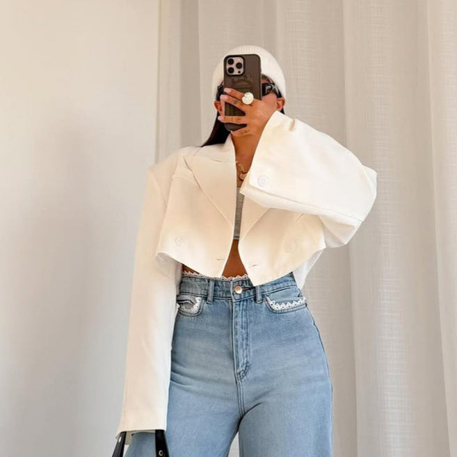 Damen Cropped-Boxy Kurzblazer mit kastiger Silhouette und überlangen Ärmeln Echoarchiv