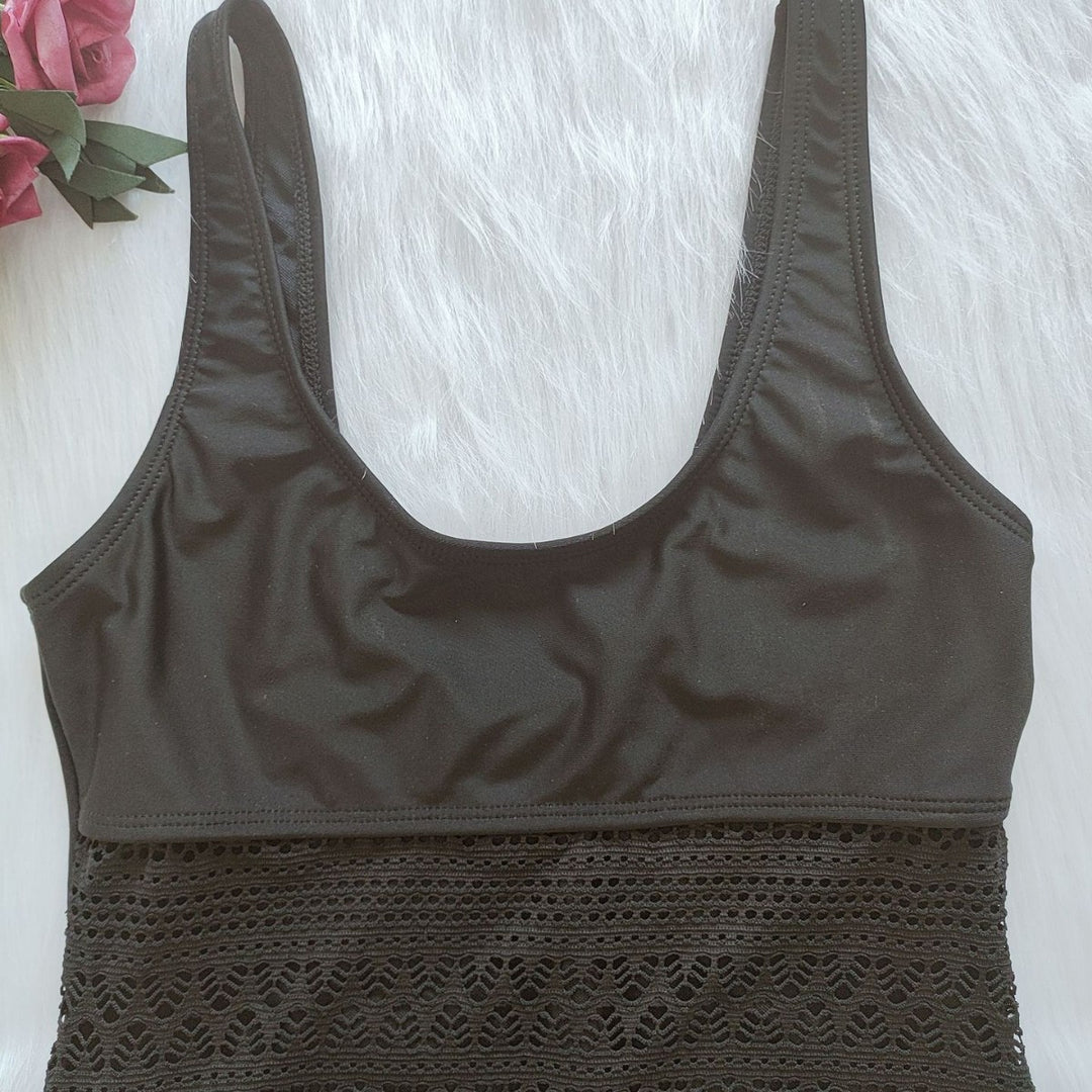 Damen Eleganter Einteiler-Badeanzug mit Spitzenakzenten Echo Archiv