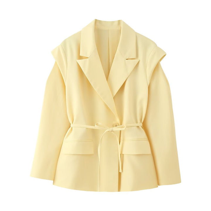 Damen Blazer mit Cut-Out‑Schultern, Taillengürtel und Pattentaschen Echoarchiv