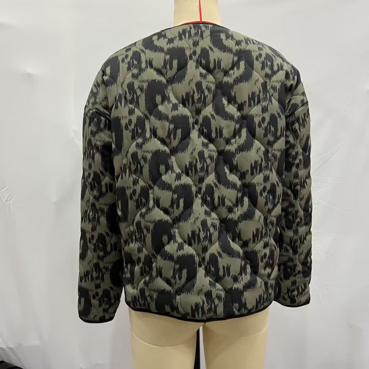 Damen gesteppte Ikat-Print Steppjacke mit Rundhalsausschnitt, kontrastpaspel und aufgesetzten Taschen – Célinea