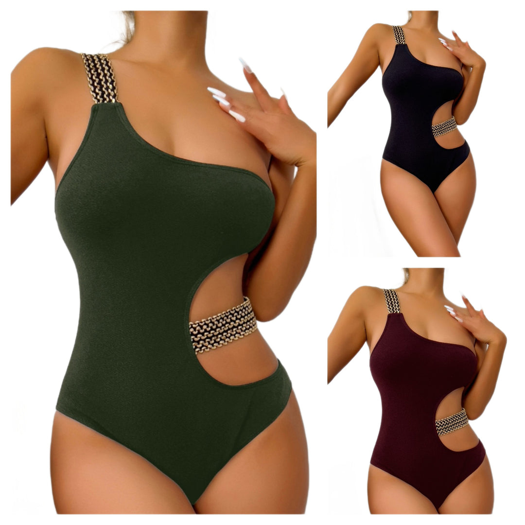 Damen Einteiliger Badeanzug mit asymmetrischem Cut-Out und modischen Kettenakzenten Echo Archiv