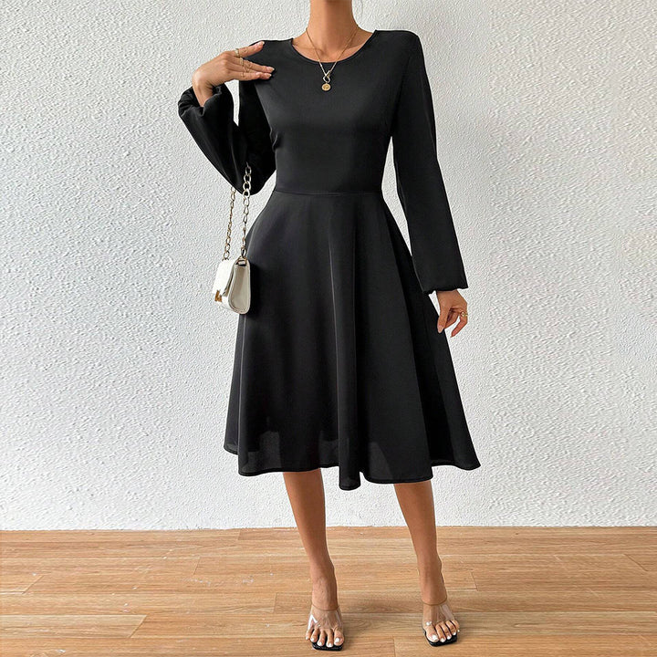 Damen elegantes Midikleid mit taillierter Korsagenoptik ausgestelltem A-Linien-Rock und langen ausgestellten Ärmeln – Élara