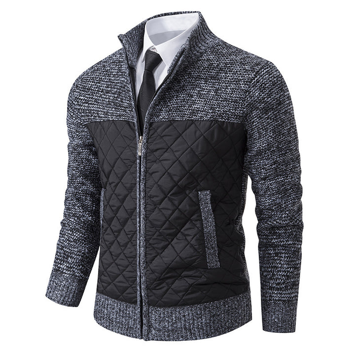 Herren Hybrid‑Strickjacke mit gestepptem Frontpanel, Stehkragen und durchgehendem Reißverschluss Echo Archiv