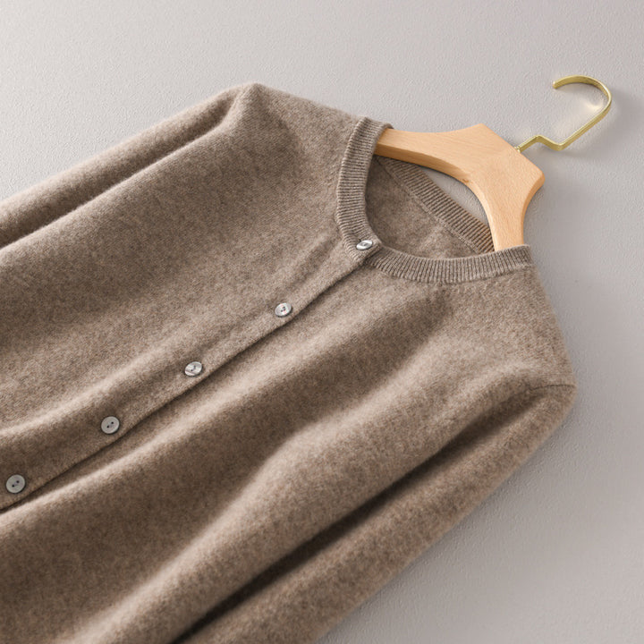 Damen Leichter Rundhals-Knopfcardigan in Kaschmiroptik mit feiner Rippkante und lässiger Silhouette Echoarchiv