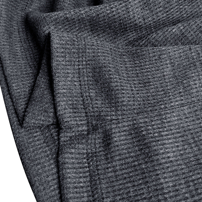 Herren modisches Langarm-Henley-Shirt mit strukturiertem Design und eleganter Knopfleiste Echoarchiv