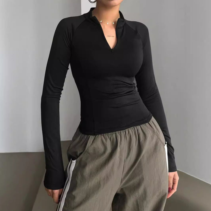 Damen Enganliegendes Sportliches Langarm-Top mit kurzem Stehkragen und V‑Ausschnitt – Avérine