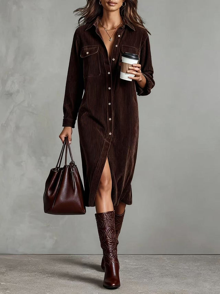 Damen Hemdblusenkleid aus Cord mit Brusttaschen, Knopfleiste und Schlitze Echoarchiv