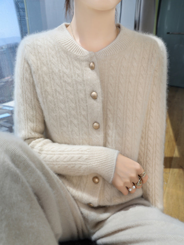 Damen Leichter Zopfstrick-Cardigan in Mohair‑Optik mit dekorativen Perlmuttknöpfen Echoarchiv